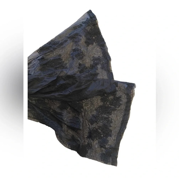 Torrid Black Sheer Lace Embroidered Cold Shoulder Blouse Size 2 - Picture 7 of 9